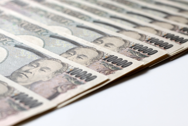 １万円札が並んでいる画像