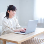 パソコン女性