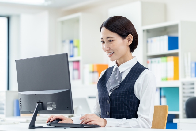 パソコン女性