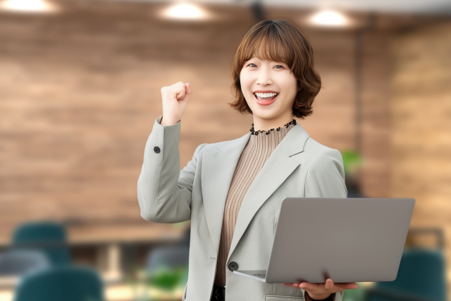 パソコン女性