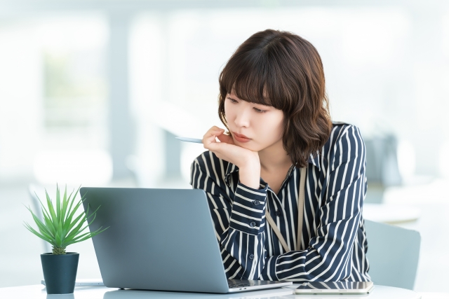 パソコン女性