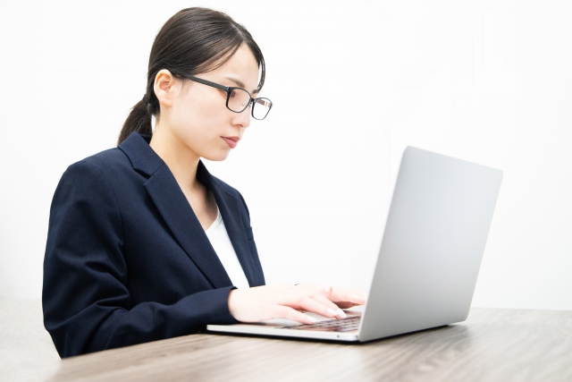 パソコン女性